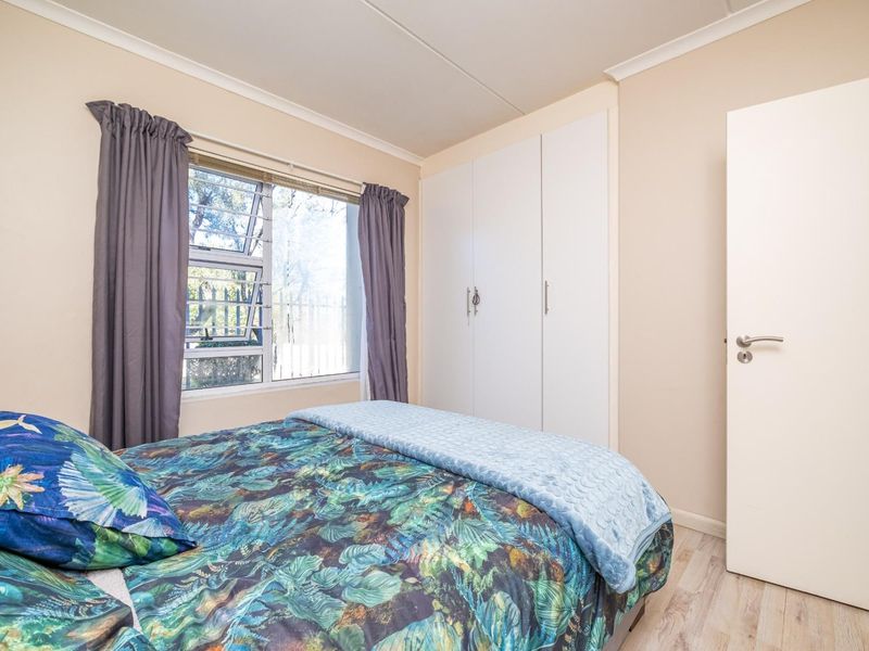 Prime Investment Opportunity: Modern Ground-Floor Living in the Heart of Bryanston - Photo 10