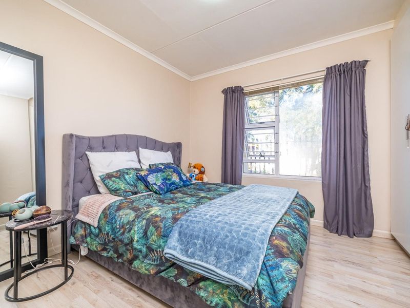 Prime Investment Opportunity: Modern Ground-Floor Living in the Heart of Bryanston - Photo 9