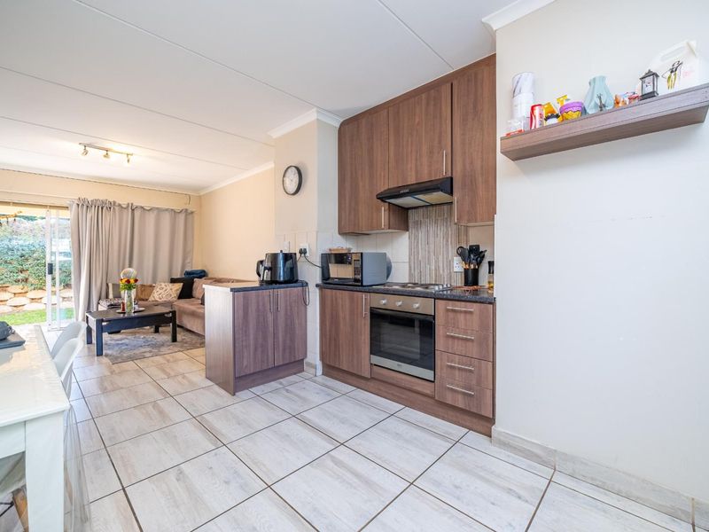 Prime Investment Opportunity: Modern Ground-Floor Living in the Heart of Bryanston - Photo 6