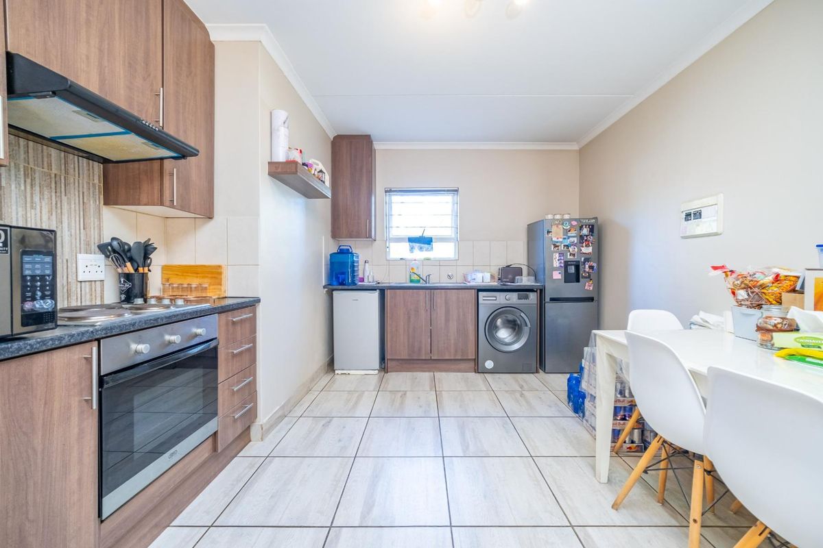 Prime Investment Opportunity: Modern Ground-Floor Living in the Heart of Bryanston - Photo 5