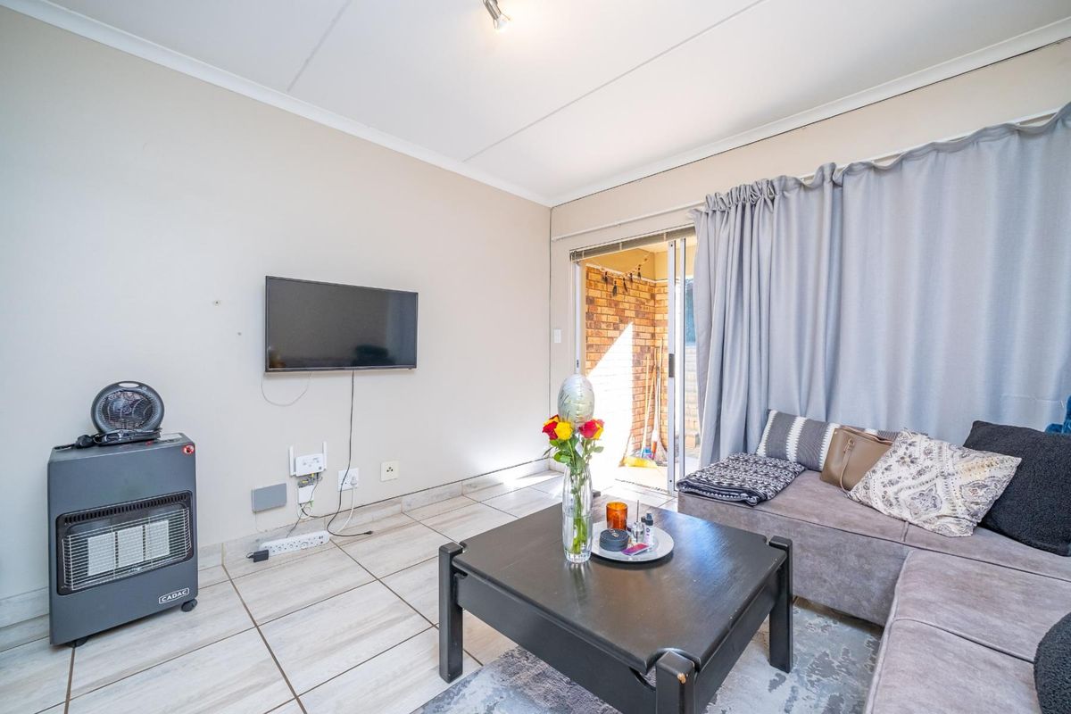 Prime Investment Opportunity: Modern Ground-Floor Living in the Heart of Bryanston - Photo 2