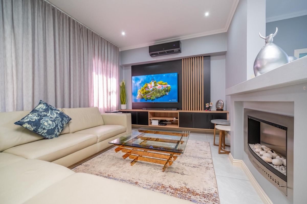 Elegant, immaculate 4- bedrooms and 2 receptions family home on tranquil setting! - Photo 5