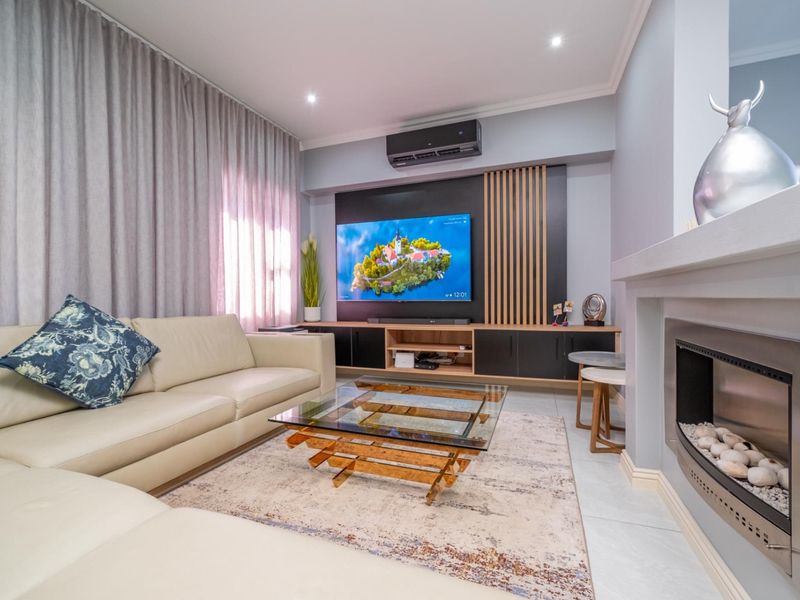 Elegant, immaculate 4- bedrooms and 2 receptions family home on tranquil setting! - Photo 5