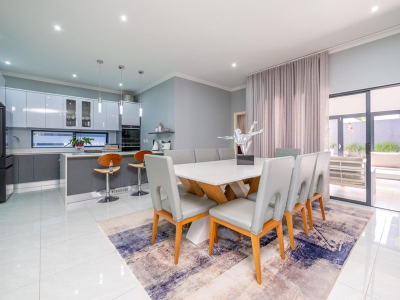 Elegant, immaculate 4- bedrooms and 2 receptions family home on tranquil setting! - Photo 7