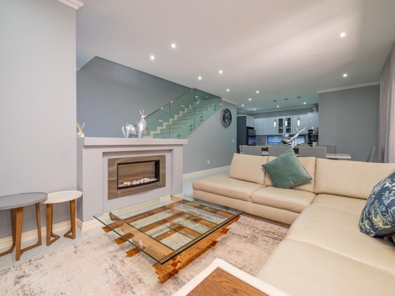 Elegant, immaculate 4- bedrooms and 2 receptions family home on tranquil setting! - Photo 6