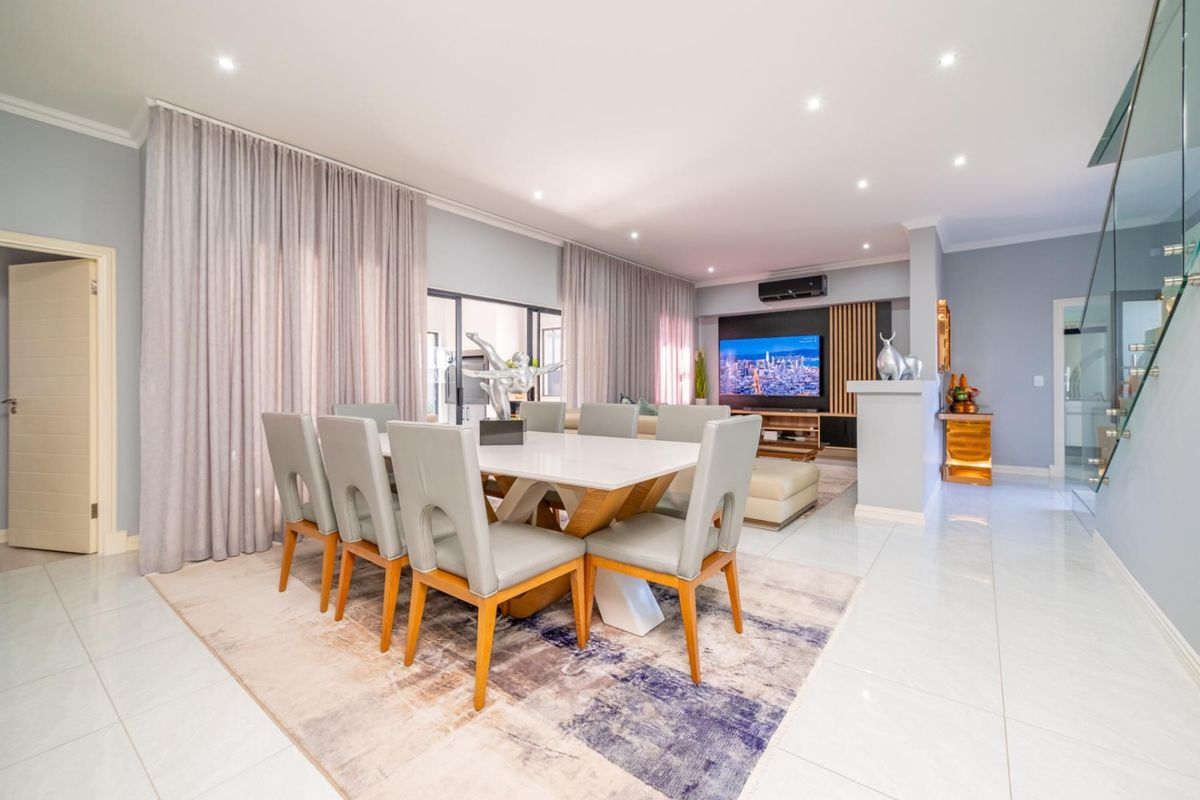 Elegant, immaculate 4- bedrooms and 2 receptions family home on tranquil setting! - Photo 4
