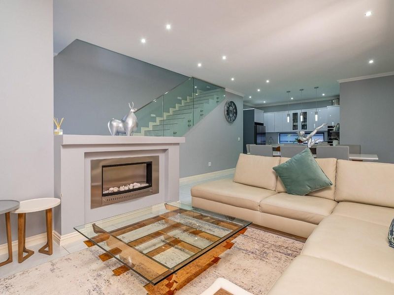 Elegant, immaculate 4- bedrooms and 2 receptions family home on tranquil setting! - Photo 6