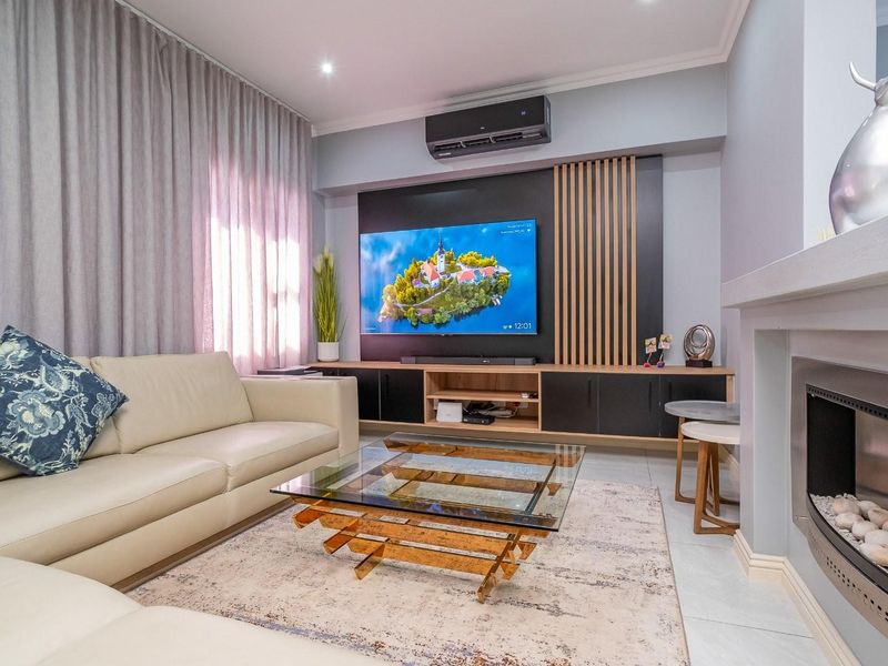 Elegant, immaculate 4- bedrooms and 2 receptions family home on tranquil setting! - Photo 5