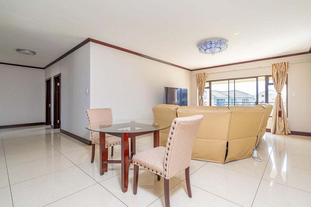 Immaculate 3 Bed Apartment - Photo 2