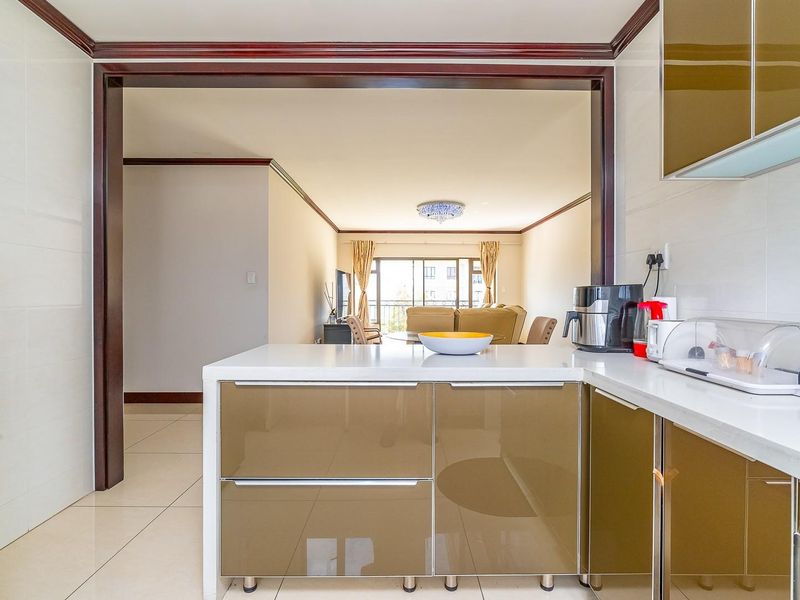 Immaculate 3 Bed Apartment - Photo 10