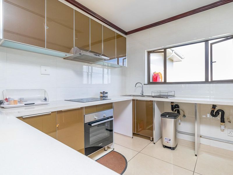 Immaculate 3 Bed Apartment - Photo 8