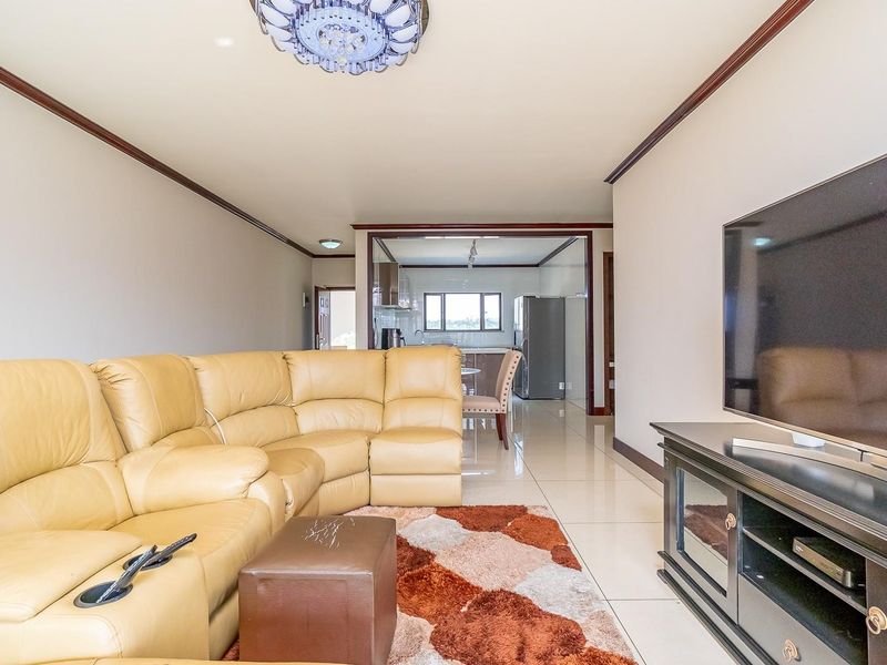 Immaculate 3 Bed Apartment - Photo 6