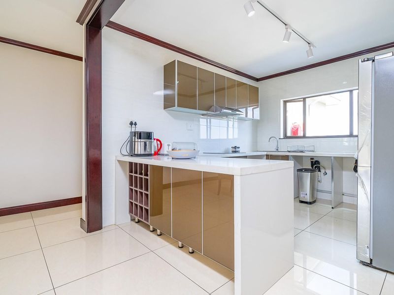 Immaculate 3 Bed Apartment - Photo 3