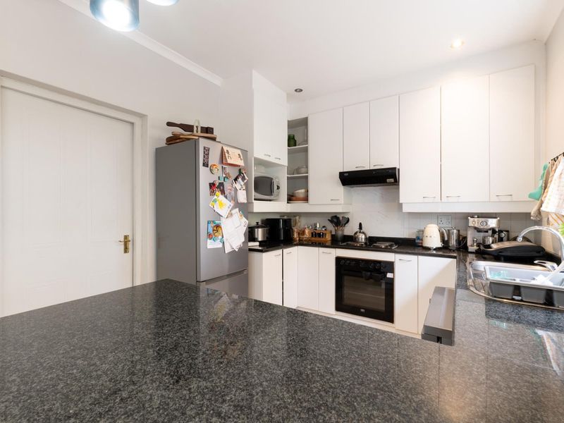 Beautiful Upgraded Townhouse to rent in Boschenmeer Golf Estate - Photo 6