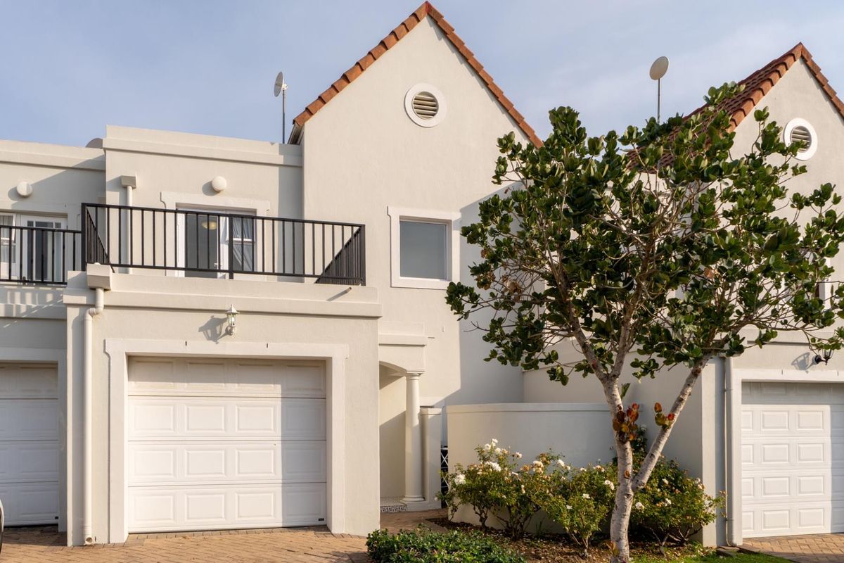 Beautiful Upgraded Townhouse to rent in Boschenmeer Golf Estate - Photo 2
