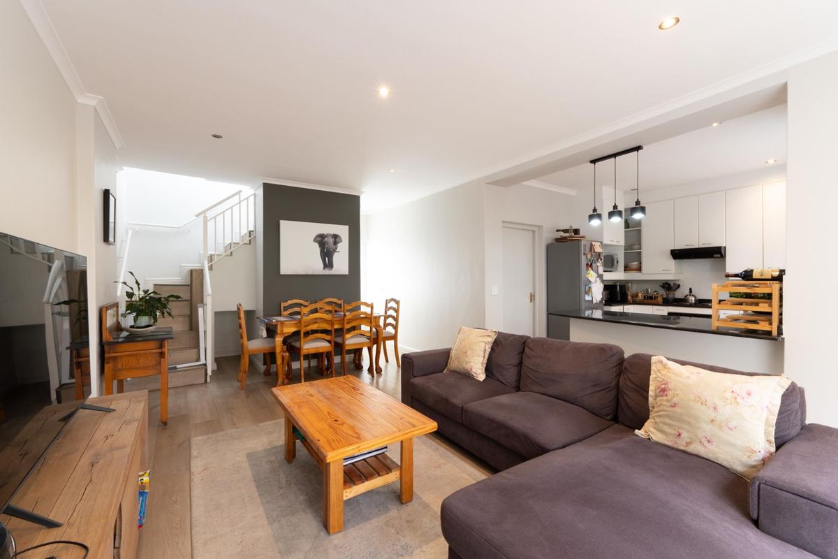 Beautiful Upgraded Townhouse to rent in Boschenmeer Golf Estate - Photo 4