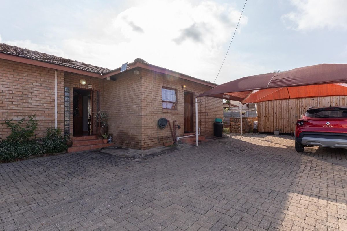 Entertainer’s Delight in Sought-After Welgelegen - Photo 2