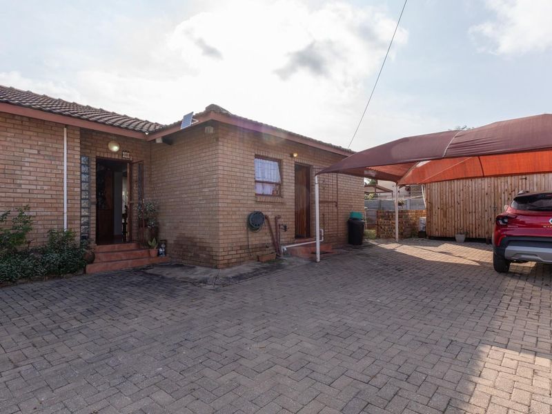 Entertainer’s Delight in Sought-After Welgelegen - Photo 2