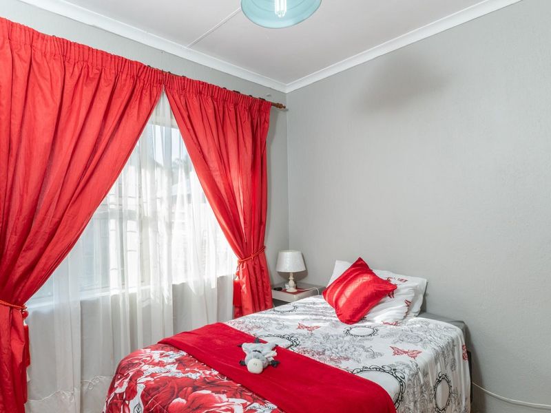 Entertainer’s Delight in Sought-After Welgelegen - Photo 10