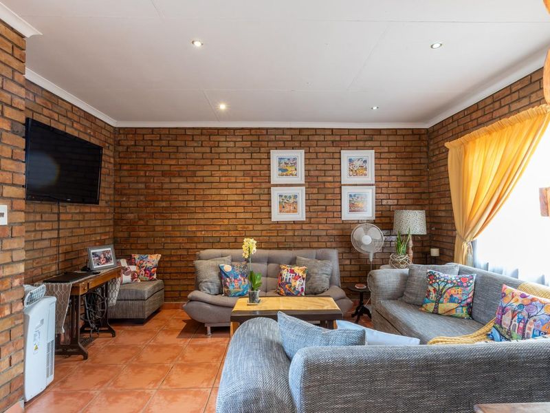 Entertainer’s Delight in Sought-After Welgelegen - Photo 8