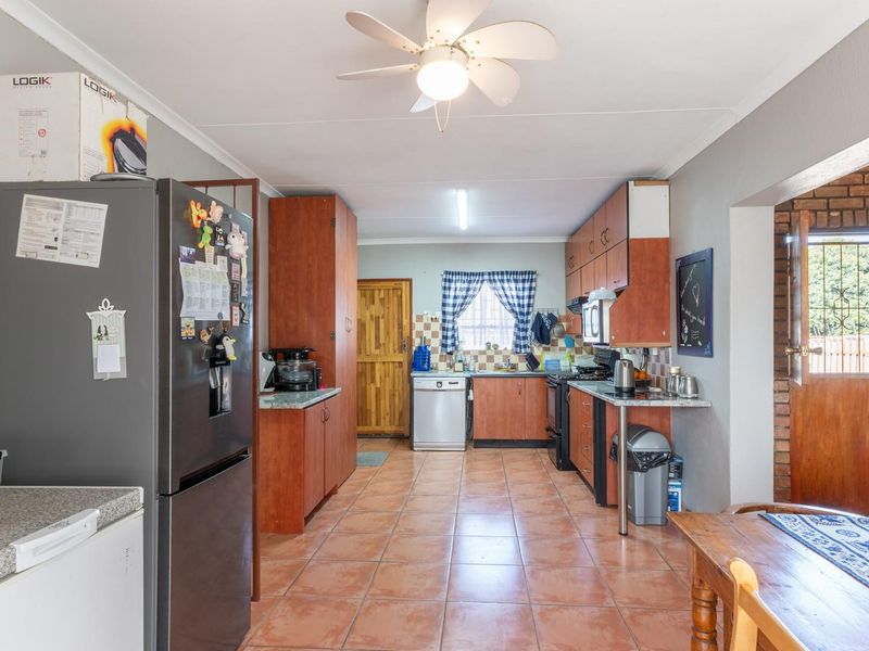 Entertainer’s Delight in Sought-After Welgelegen - Photo 9