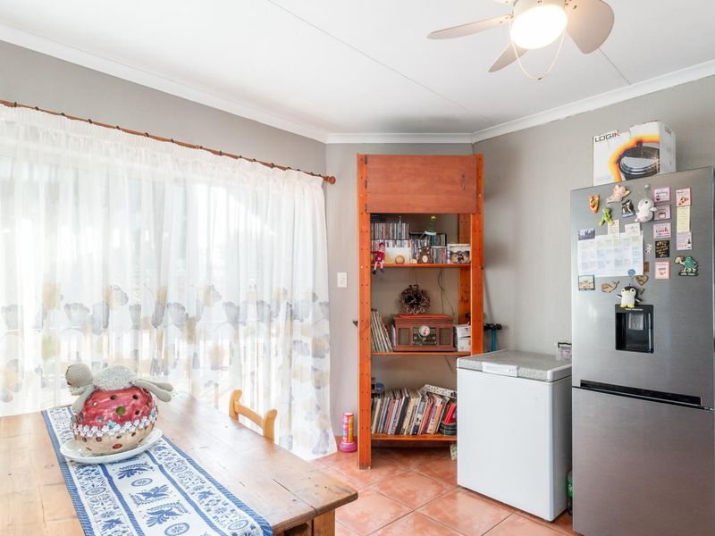 Entertainer’s Delight in Sought-After Welgelegen - Photo 6