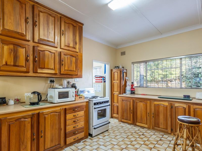 Prime Location with Business Potential - Photo 10