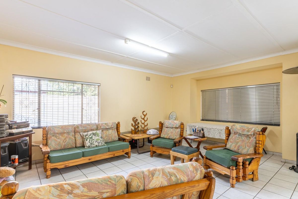 Prime Location with Business Potential - Photo 5