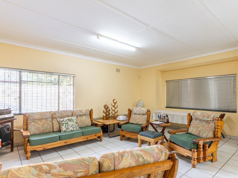Prime Location with Business Potential - Photo 5