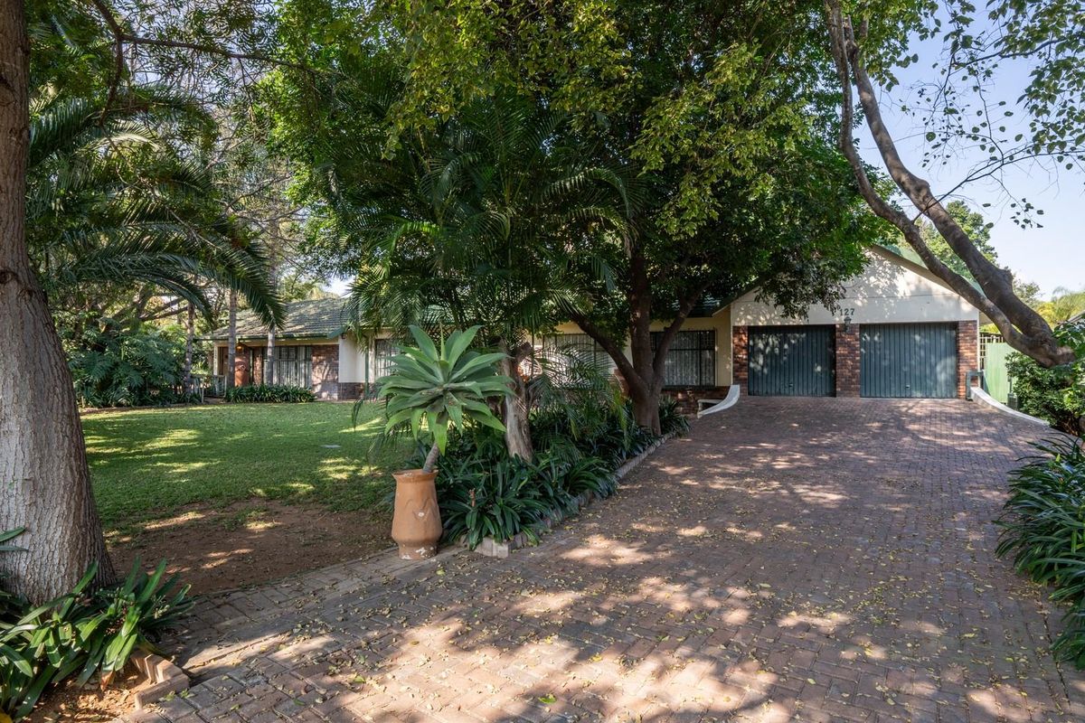Spacious Family Retreat with Exceptional Outdoor Living - Photo 3