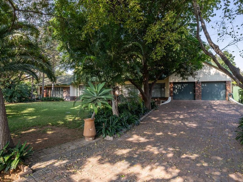 Spacious Family Retreat with Exceptional Outdoor Living - Photo 3