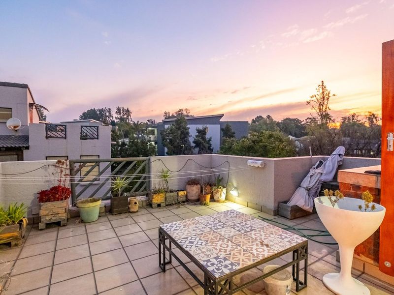 Stunning Top-Floor Sanctuary in the Heart of Morningside - Photo 1