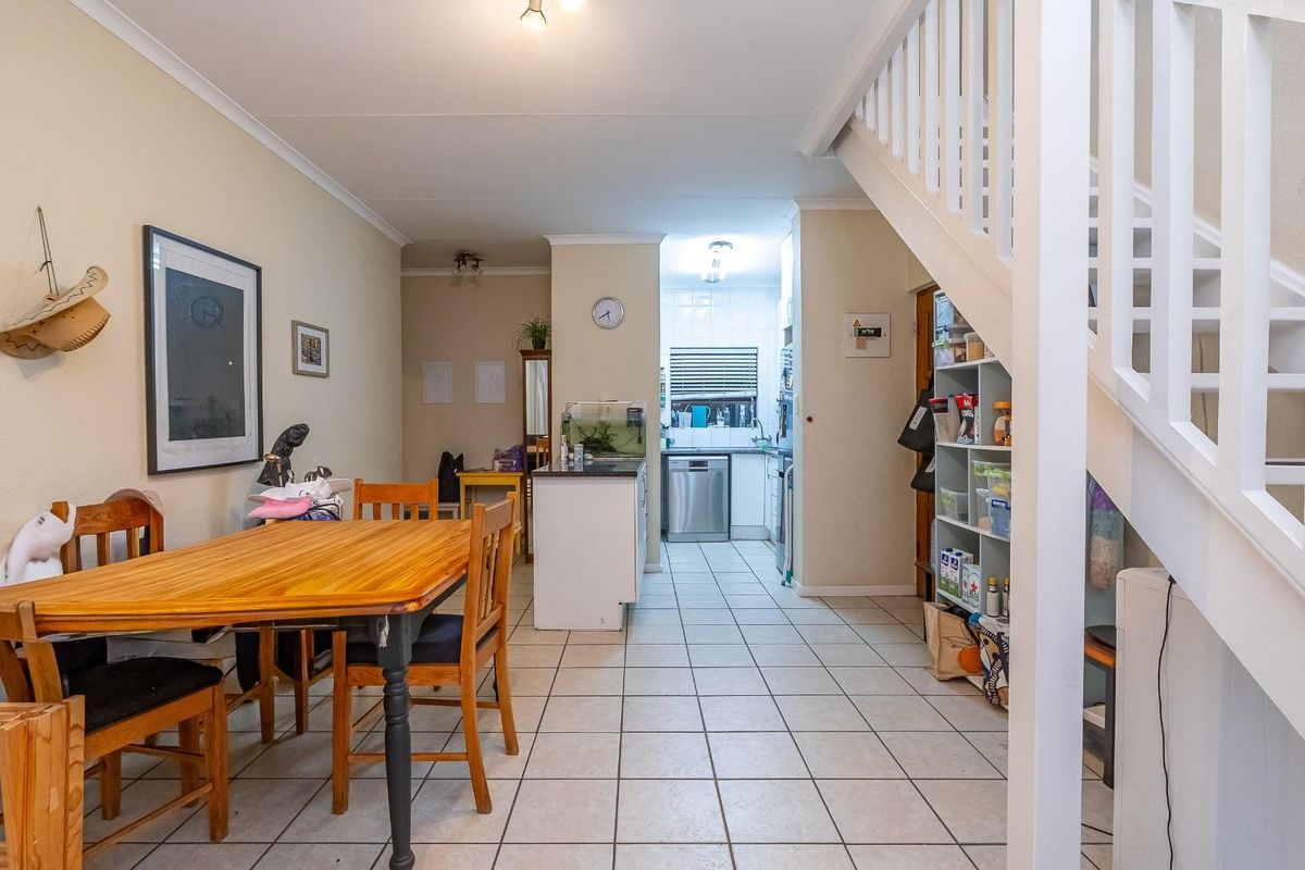 Stunning Top-Floor Sanctuary in the Heart of Morningside - Photo 4