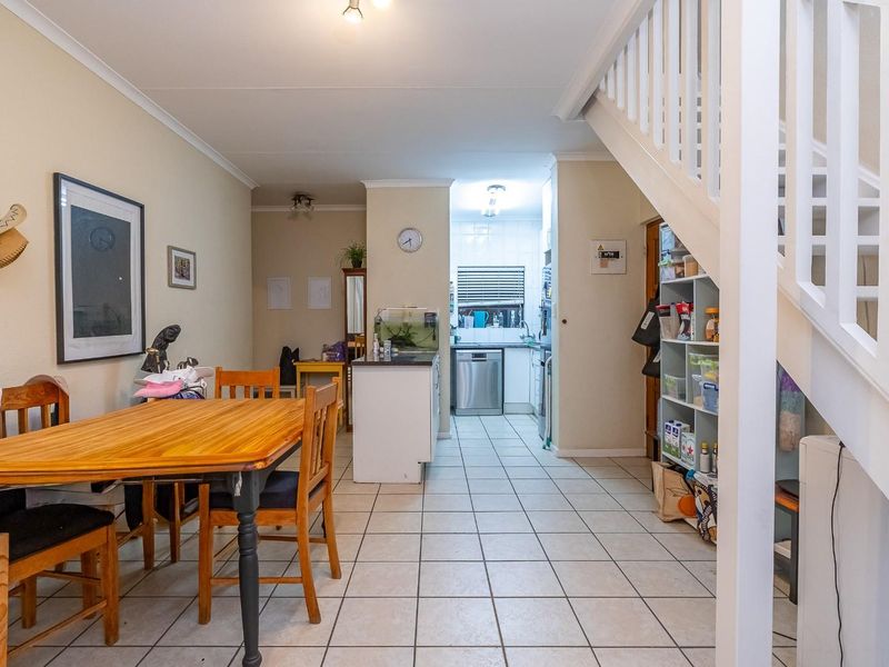 Stunning Top-Floor Sanctuary in the Heart of Morningside - Photo 4