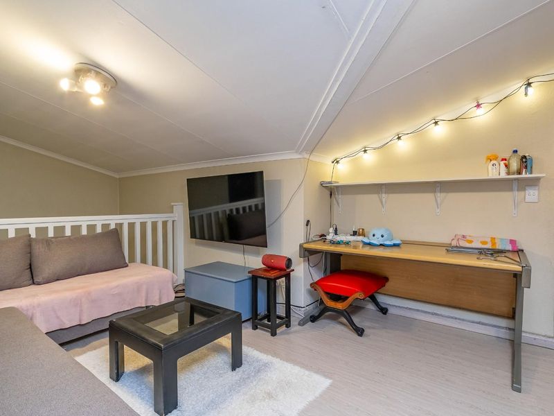 Stunning Top-Floor Sanctuary in the Heart of Morningside - Photo 6