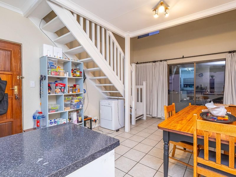 Stunning Top-Floor Sanctuary in the Heart of Morningside - Photo 3
