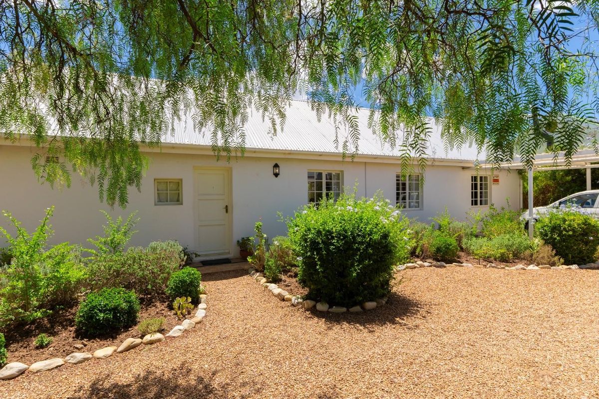 A Charming Garden Retreat in McGregor - Photo 2