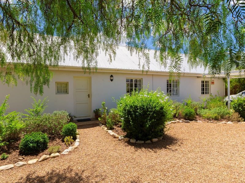 A Charming Garden Retreat in McGregor - Photo 2