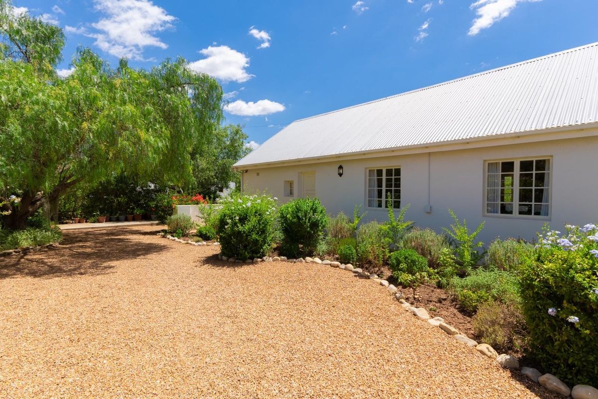 A Charming Garden Retreat in McGregor - Photo 4