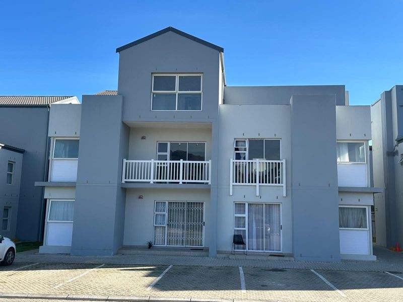 Three bedroom apartment up for grabs - Photo 1
