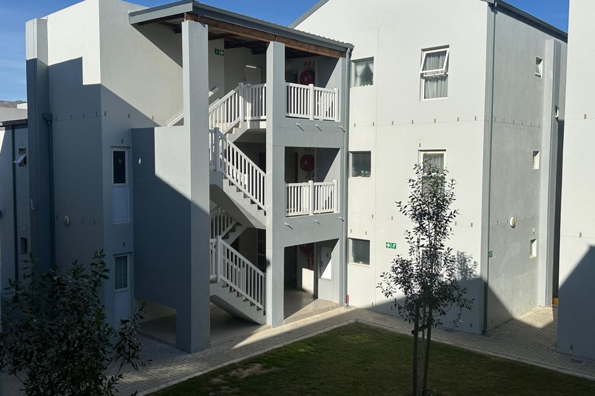 Three bedroom apartment up for grabs - Photo 2