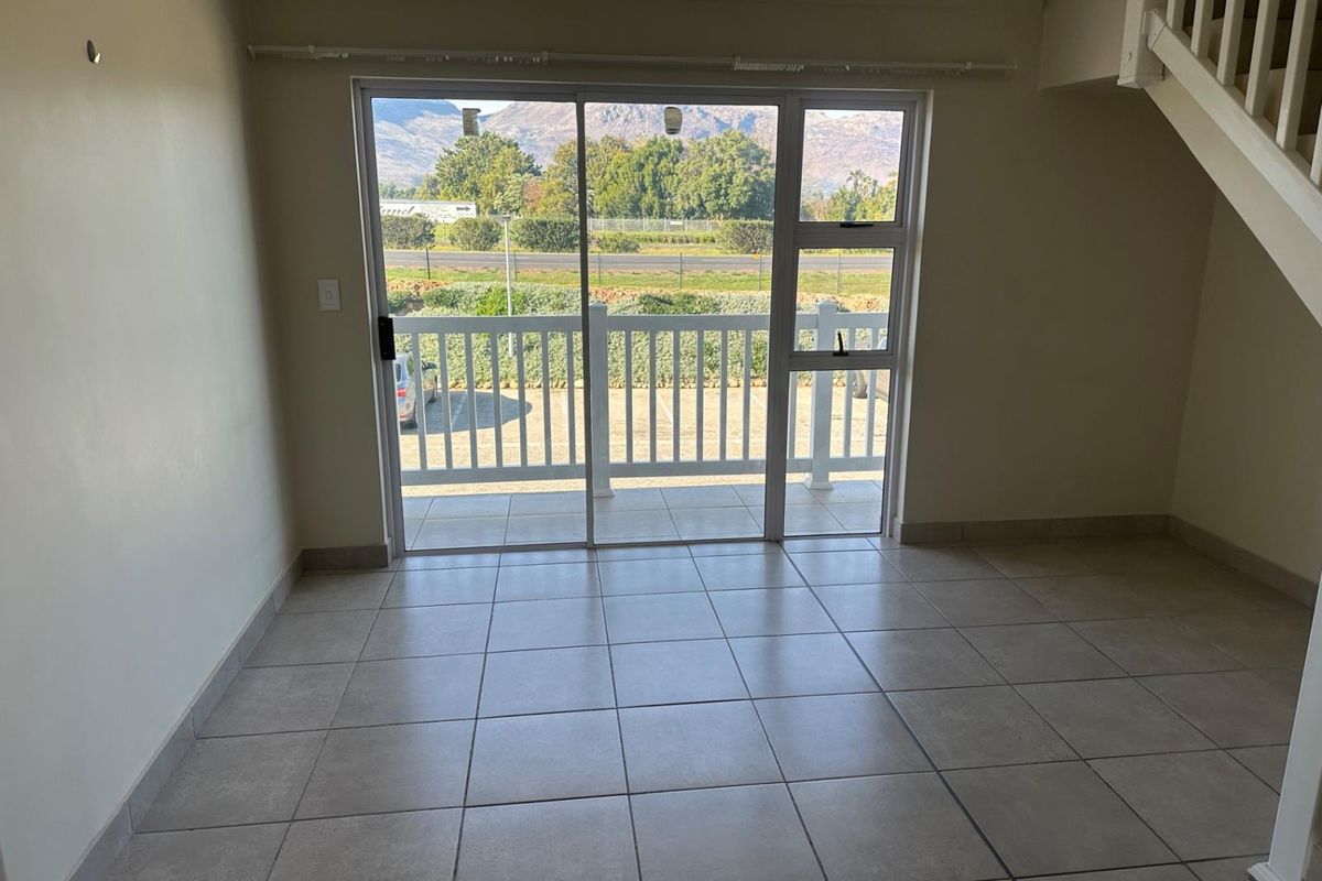 Three bedroom apartment up for grabs - Photo 3