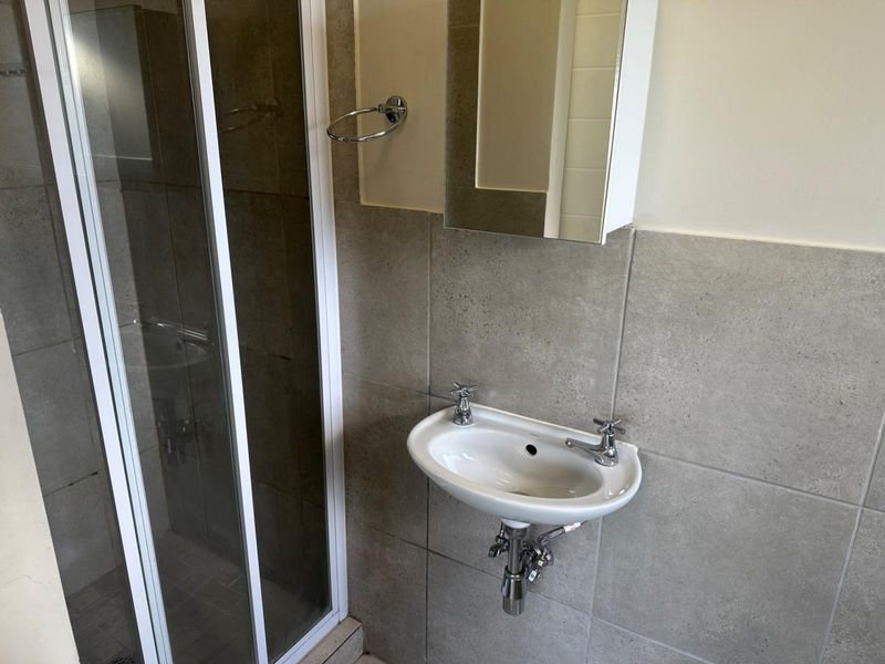 Three bedroom apartment up for grabs - Photo 9