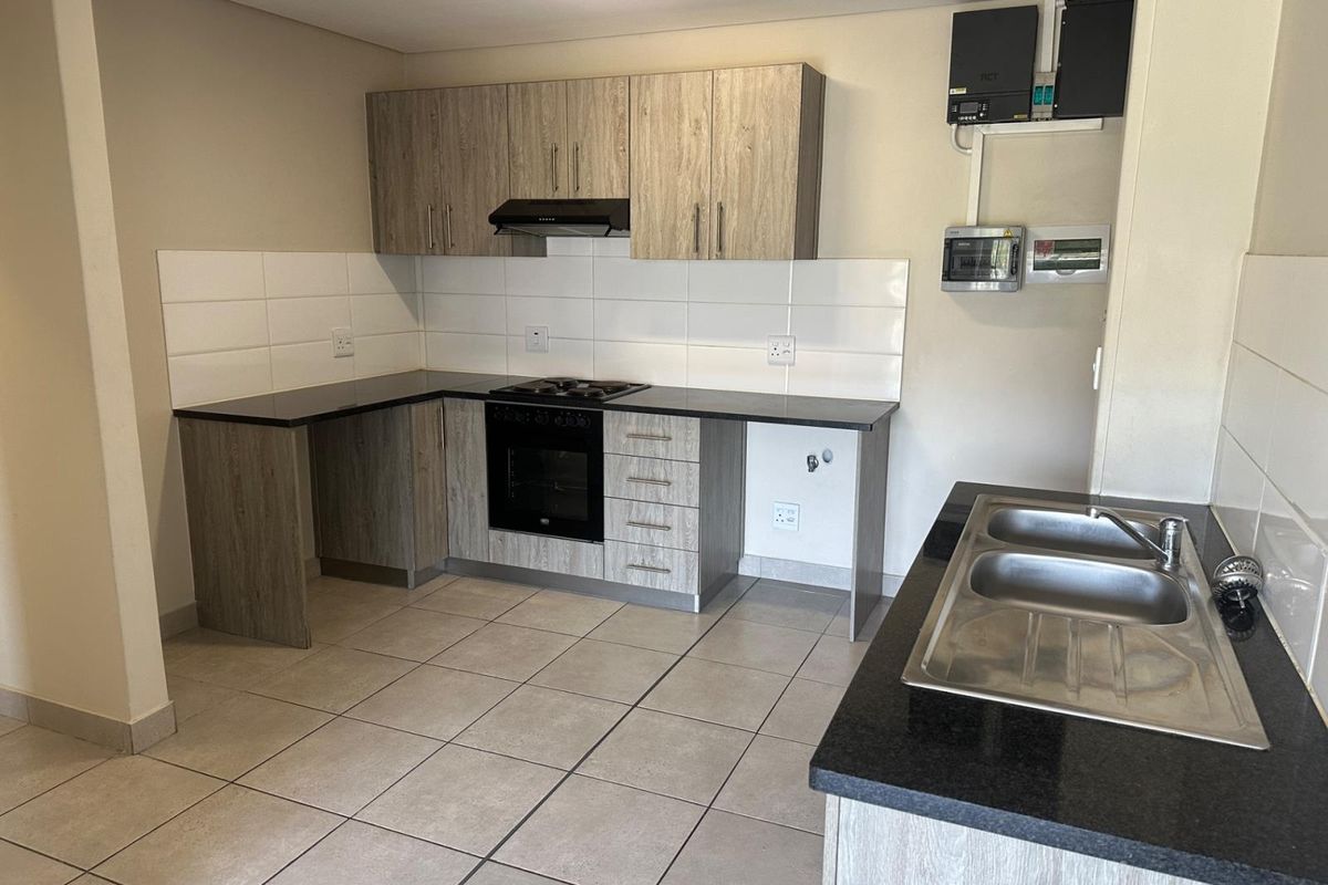 Three bedroom apartment up for grabs - Photo 4