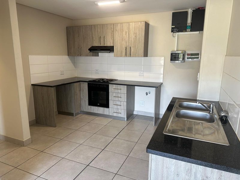 Three bedroom apartment up for grabs - Photo 4