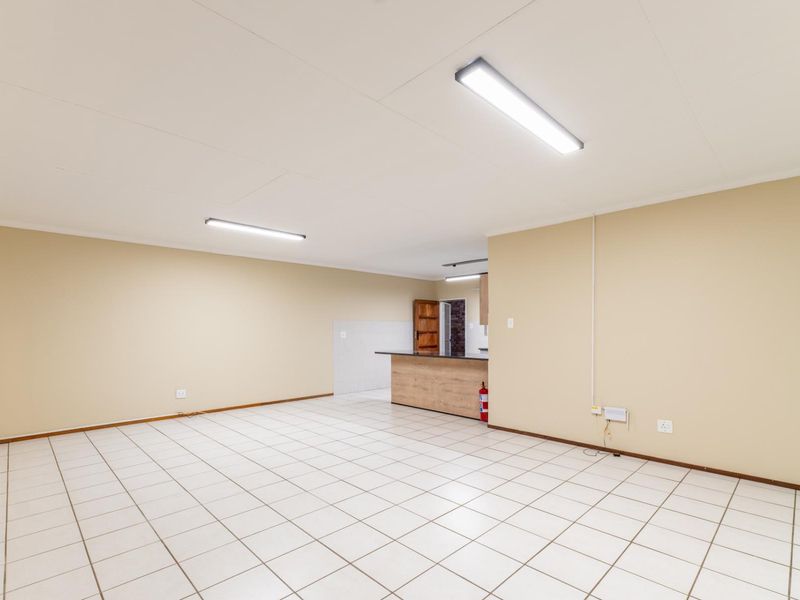 Easy Lock-Up-and-Go Living in the Heart of Bendor - Photo 10