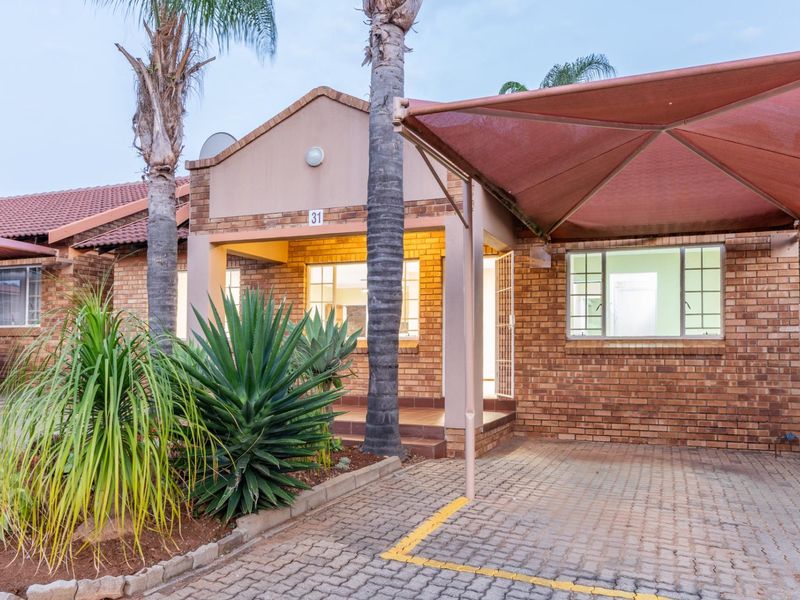 Easy Lock-Up-and-Go Living in the Heart of Bendor - Photo 3