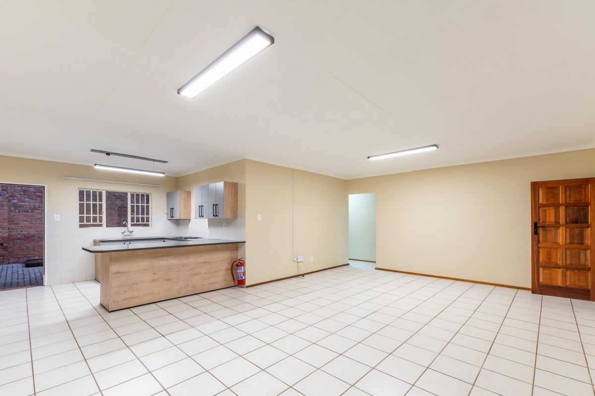 Easy Lock-Up-and-Go Living in the Heart of Bendor - Photo 5