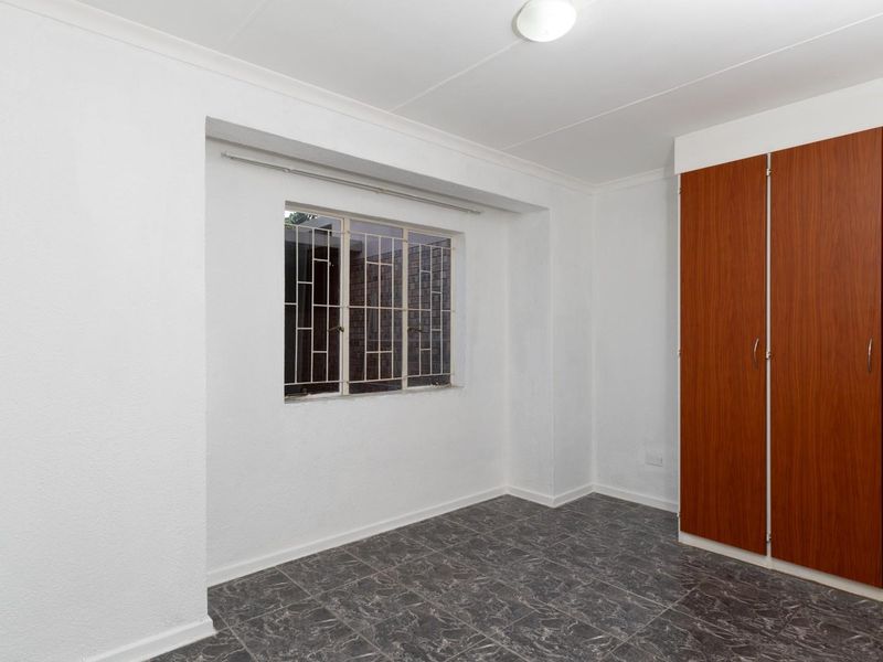 Charming 2-Bedroom Townhouse for Sale in Mopani Park, Bendor - Photo 9
