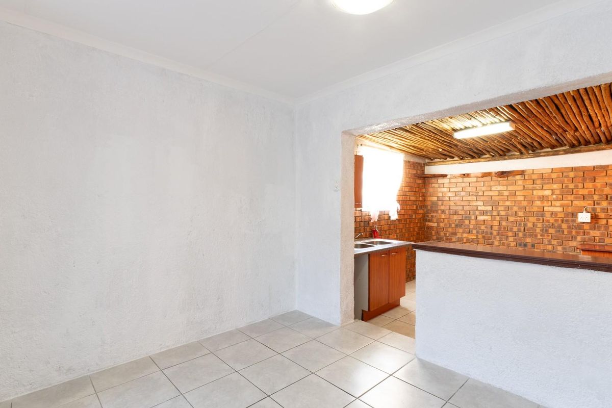 Charming 2-Bedroom Townhouse for Sale in Mopani Park, Bendor - Photo 4